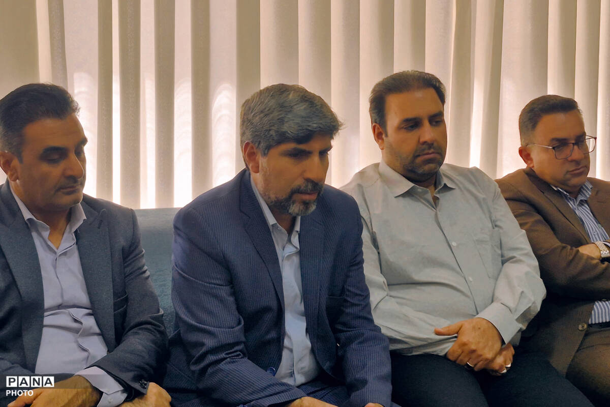 هم‌اندیشی فرهنگی و تربیتی مسئولان آباده با محوریت نماز