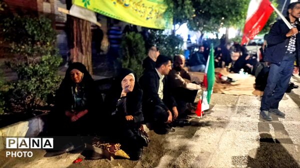 خانوادگی پای کار انقلابیم