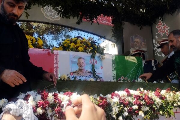 آرام گرفتن پیکر شهید سپهبد عبدالرحیم موسوی در حریم امن فاطمی