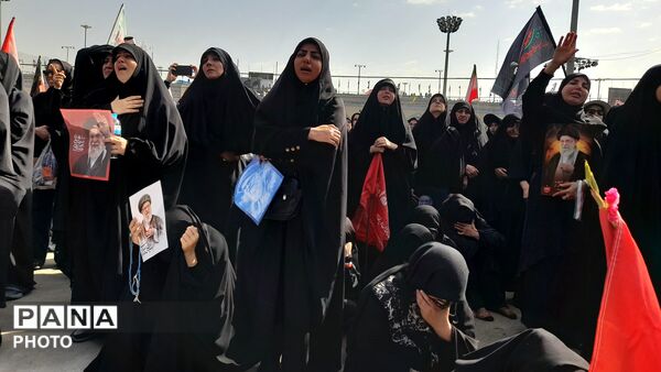  تهران در سوگِ رهبر شهید ایستاد