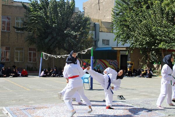 برگزاری جشنواره ورزشی در مدرسه شهید غیوری ناحیه یک شهرری