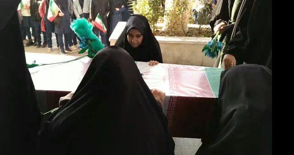 مراسم استقبال از شهید گمنام در دبیرستان دخترانه بهار آزادی فلاورجان 