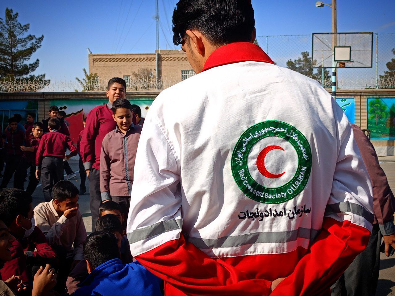 مانور زلزله در دبیرستان میثاق