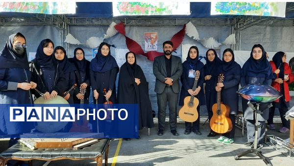 اولین نمایشگاه ماها در دبیرستان فرزانگان ۲ دوره دوم ناحیه ۷ مشهد