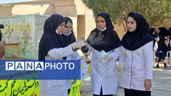 برگزاری جشن علمی شیمی در دبیرستان حضرت زینب(س) بهاباد