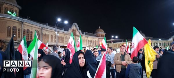 مردم یکن‌آباد در میدان امام، پیمانِ دوباره با شهدا بستند