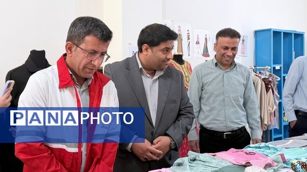 افتتاح نمایشگاه دست‌سازه‌های دانش‌آموزی در هنرستان صدیقه طاهره(س)