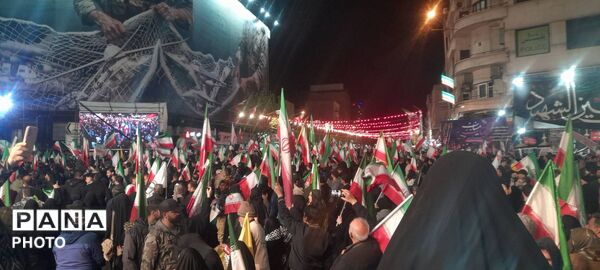 مردم انقلابى تهران، پاى کار وطن