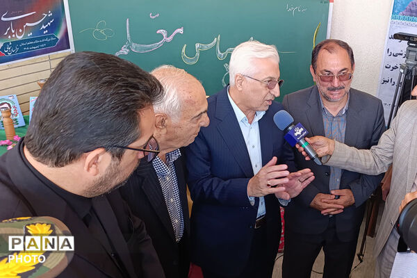 آیین زنگ سپاس معلم در هنرستان نور هل اتی حصار گرمخان