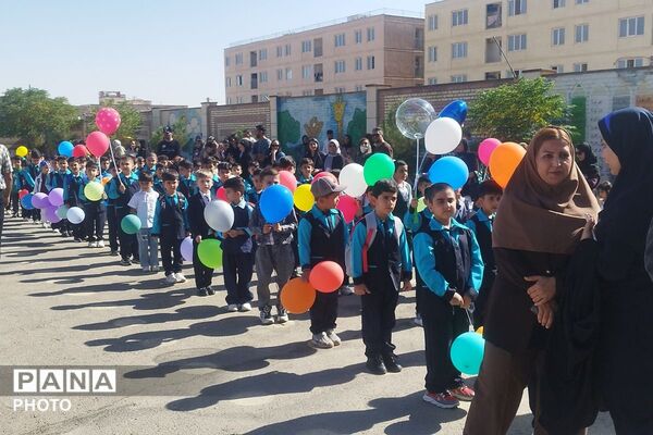  جشن شکوفه ها در دبستان ابراهیم هادی پرند