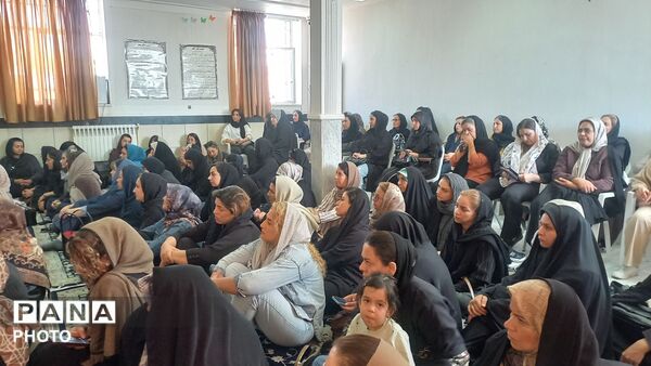 همگامی مدرسه و خانواده؛ برگزاری جلسه آموزشی در حوزه تربیت آگاهانه