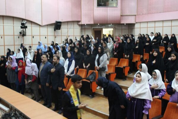 تقدیر از برگزیدگان جشنواره فرهنگی و هنری فردا در ساری 