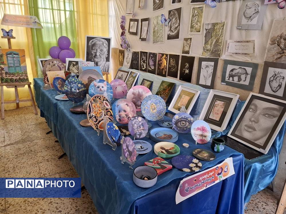 برپایی نمایشگاه «ماها» در دبیرستان شاهد معراج ناحیه یک کرج 
