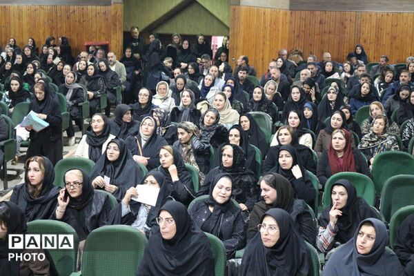 برگزاری نخستین مجمع عمومی انتخابات انجمن اولیا و مربیان در دبیرستان معراج اردبیل