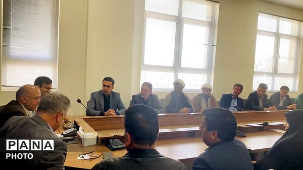 دیدار فرهنگیان با امام جمعه و فرماندار