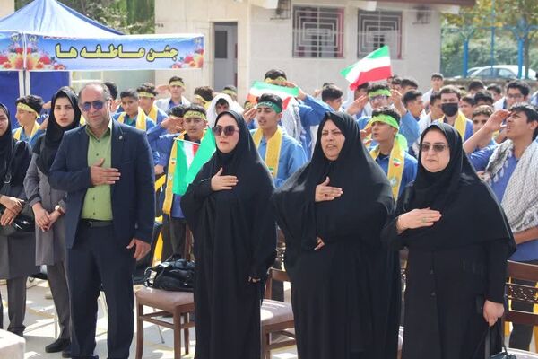 جشن عاطفه‌ها جشن همدلی دانش آموزان با دیگر کودکان نیازمند