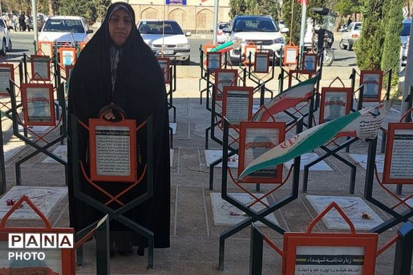 غبار روبی مزار شهیدان رجایی و باهنر با حضور وزیر آموزش و پرورش به مناسبت سالروز تاسیس امور تربیتی 