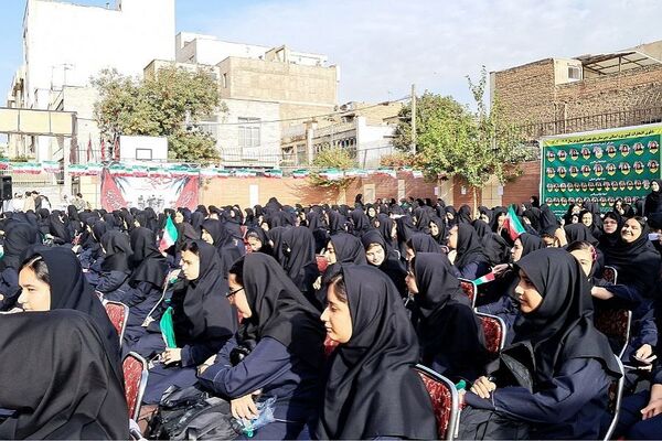 آغاز سال تحصیلی در دبیرستان بانو عفت آهنگری ناحیه یک شهرری