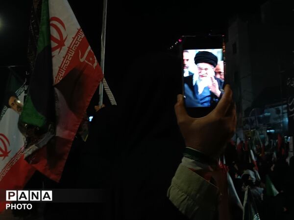 نوای طنین انداز حضور پرشور مردم در شب صد و بیست و هشتم