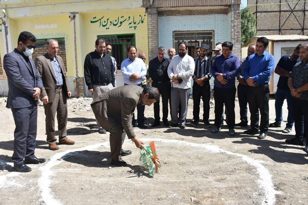 آیین کلنگ زنی دبیرستان فردوسی در مشهد