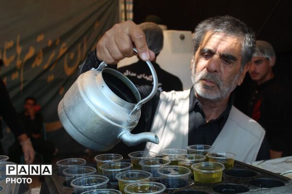 موکب‌های فاروج، میزبان زائران بدرقه رهبر شهید در مسیر مشهد