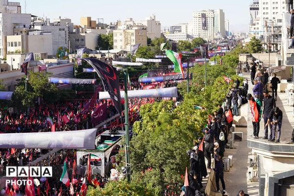 حماسه وفاداری بیعت در پایتخت معنوی ایران؛ بدرقه میلیونی آقای شهید ایران در مشهد مقدس 