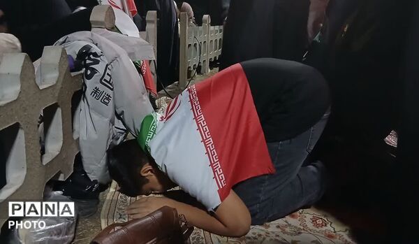 حضور مقتدرانه‌ مردم قم در اجتماعات شبانه‌ میدان توحید