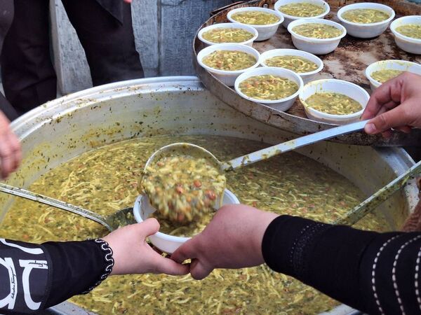 همدلی و معنویت در مراسم افطاری مدرسه حسین‌علی بابایی تهران