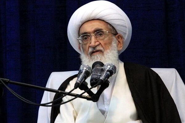 آیت‌الله نوری همدانی: هرگونه تعرض به رهبر معظم انقلاب حکم محارب را دارد