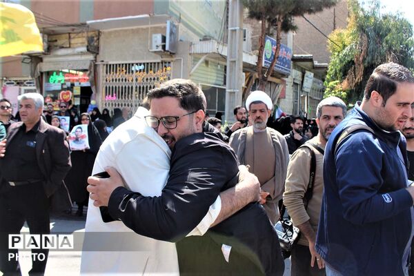 آیین تشییع پیکر دانش‌آموز شهید «سید محمد حسینی مقدم»
