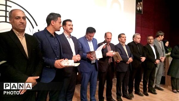 درخشش مقام آوران کشوری و استانی در سالن همایش بانک ملی بجنورد