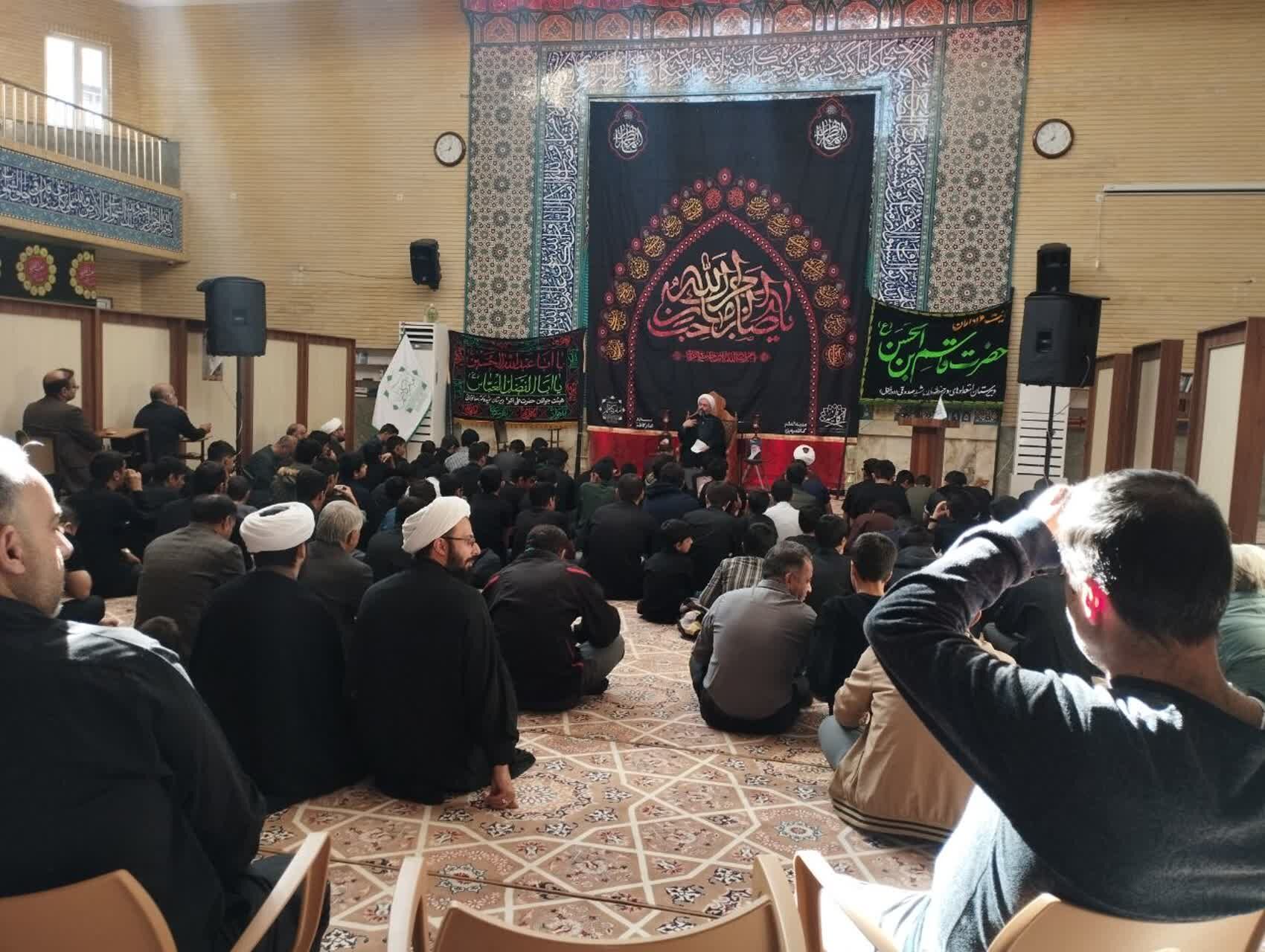 عزاداری هیات‌های دانش‌آموزی در کاظمیه