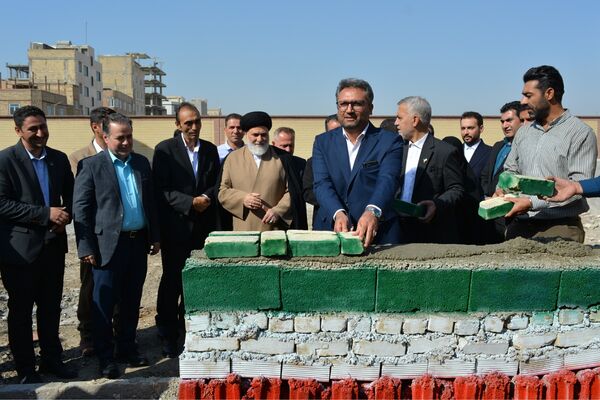حاج مجید خوئی و بانو کمپانی، سازندگان ۹ کلاس جدید برای دختران بهارستانی