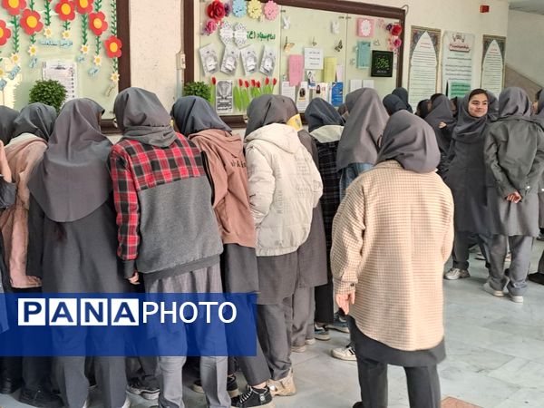 انتخابات شورای دانش آموزی در دبیرستان دخترانه ۱۳ آبان