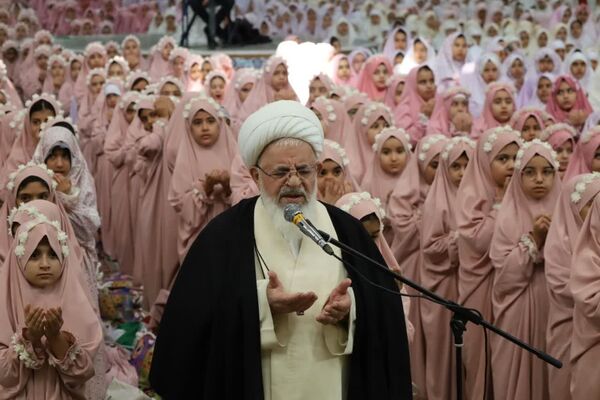مراسم جشن تکلیف متمرکز ۳۰۰۰ نفره ویژه دانش‌آموزان دختر شهر یزد
