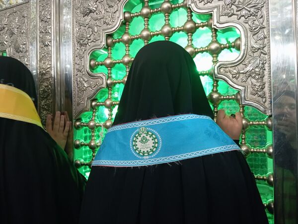 خادمان کوچک، ارادت بی کران