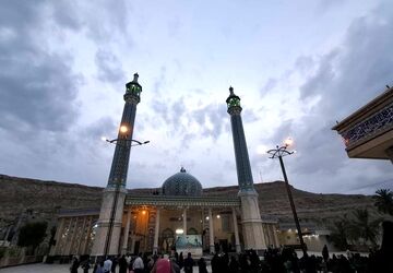 تعویض پرچم امامزاده میرعلی بن حسین(ع) لارستان 