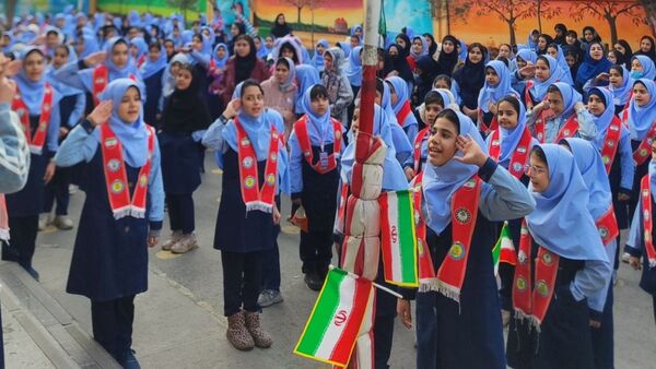 آیین نواختن زنگ چهل و هفتمین سالروز پیروزی انقلاب اسلامی در دبستان دخترانه فرهنگیان ۲