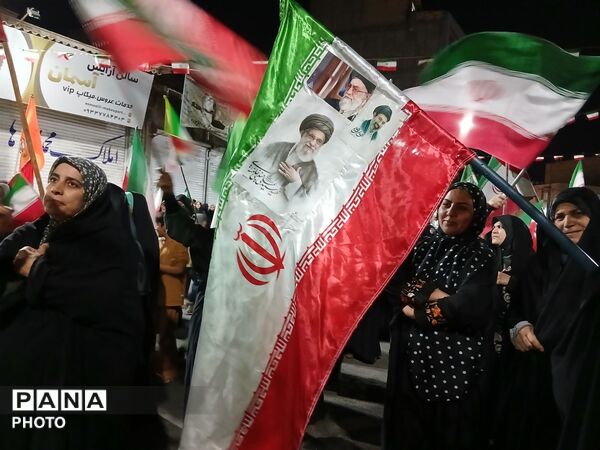 صدمین شب پایداری و ایستادگی مردم پای ایران اسلامی 