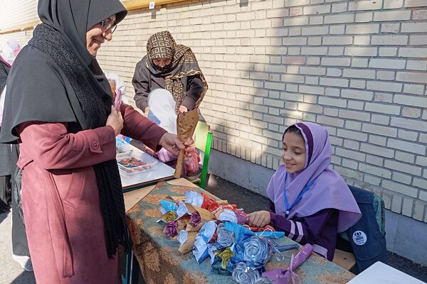 بازارچه دانش‌آموزی در دبستان شاهد شهید محمدرضا کشاورز 