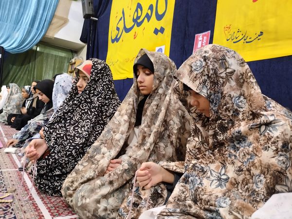 اعتکاف دختران نوجوان در مسجد سیدالشهدا مشهد