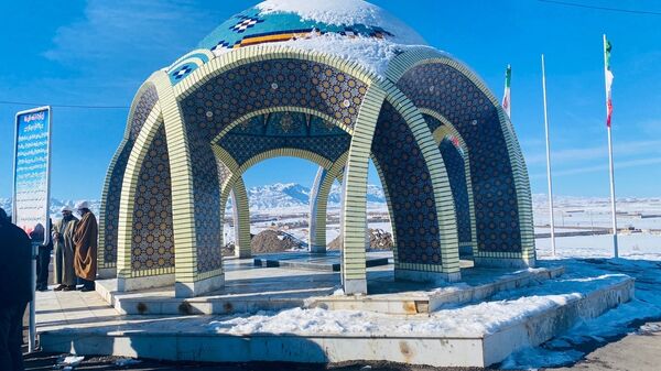 غبارروبی گلزار شهدای گمنام شهرستان باخرز