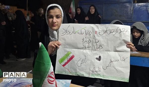 کلاس و نیمکت های نمادین به یاد دانش آموزان مینابی در موکب آموزش و پرورش ناحیه یک یزد