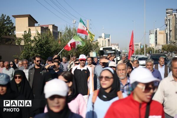 همایش پیاده‌روی خانوادگی روز کرج 