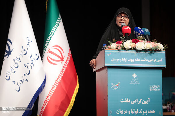 تربیت دانش‌آموزان مسئولیتی مشترک میان خانواده و مدرسه است/ ارسال بیش از ۱۲ هزار اثر به دومین جشنواره ملی طراحی و دوخت لباس دانش‌آموزی