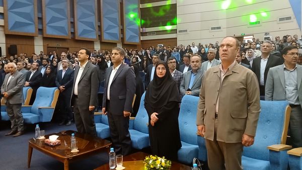 معلم قلب تپنده پایتخت دانایی