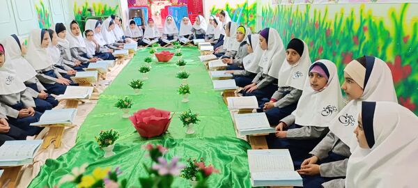 محفل انس با قرآن به‌مناسبت هفته بسیج دانش‌آموزی