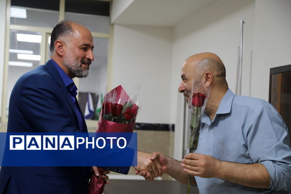 تجلیل از همکاران سازمان دانش آموزی شهر تهران در بیست و پنجمین سالروز تاسیس سازمان دانش آموزی 