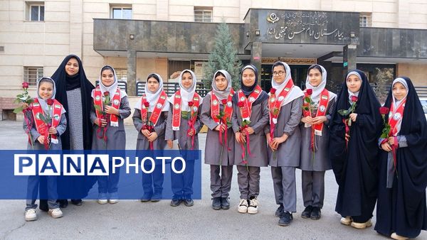 تجلیل دانش‌آموزان پیشتازان دبستان «دانش و هنر» نظرآباد از پرستاران بیمارستان امام حسن(ع) 