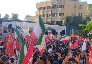 تشیع پیکر مطهر رهبر شهید در مشهد